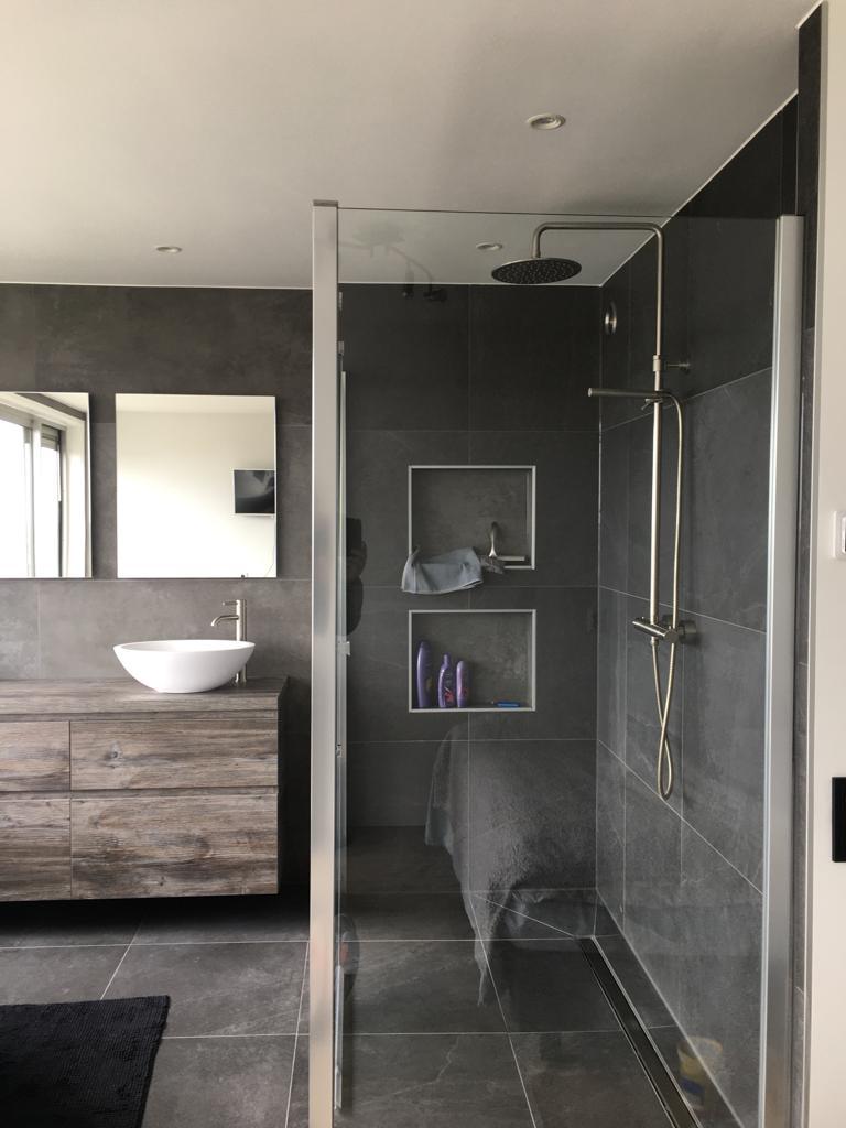 Badkamer afgemonteerd