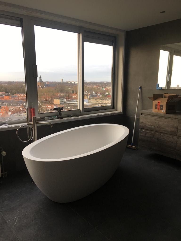 Bad in een badkamer